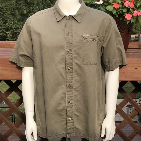 SOLD Columbia Men's Short-Sleeve Shirt L Army Green Front Pocket - Picture 2 of 8